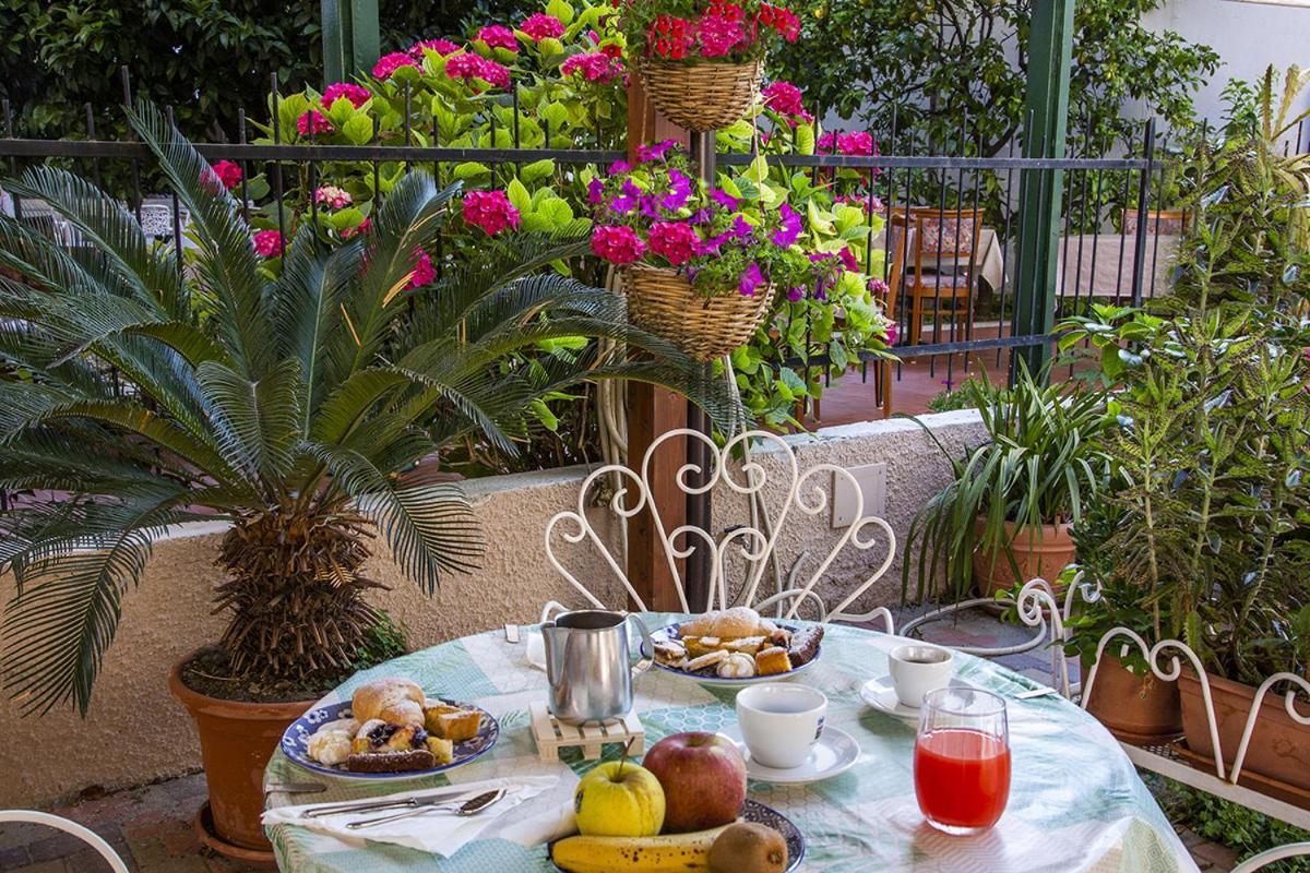 B&B Hotel Costa Azzurra Spotorno Exteriér fotografie
