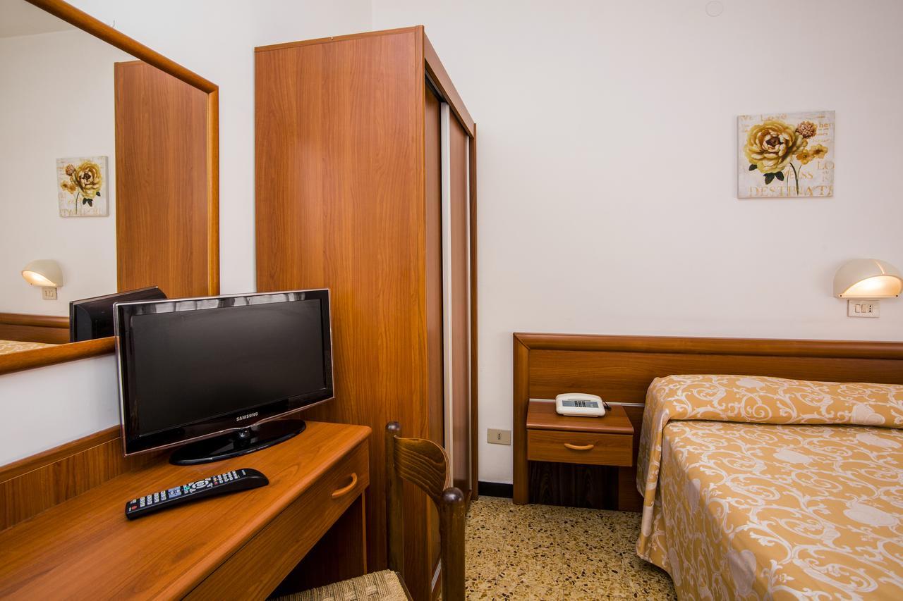B&B Hotel Costa Azzurra Spotorno Exteriér fotografie